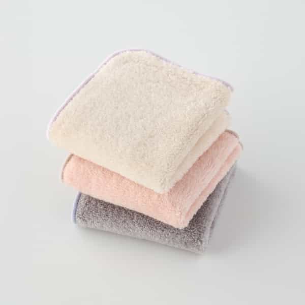 "美肌スキンケアタオル"タオルハンカチ　　　　　　　　